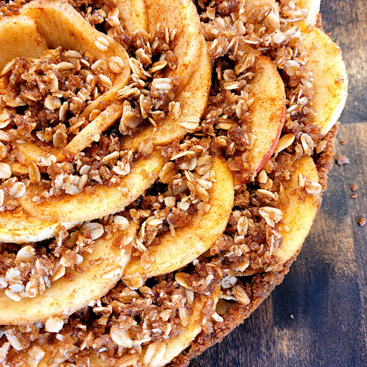 Apple Crisp Cheesecake
